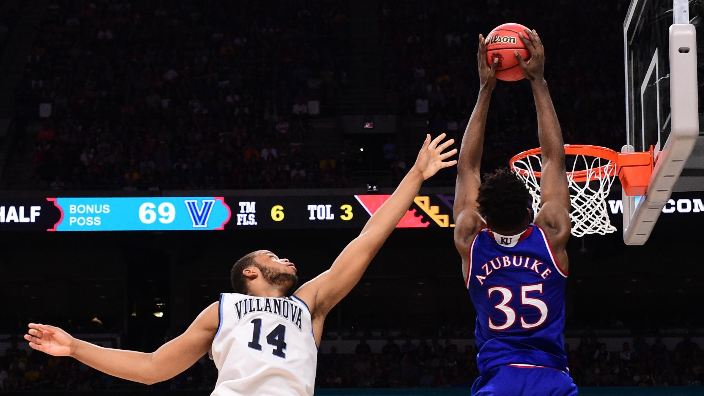 Kansas center Udoka Azubuike dunks against Villanova in the Final Four