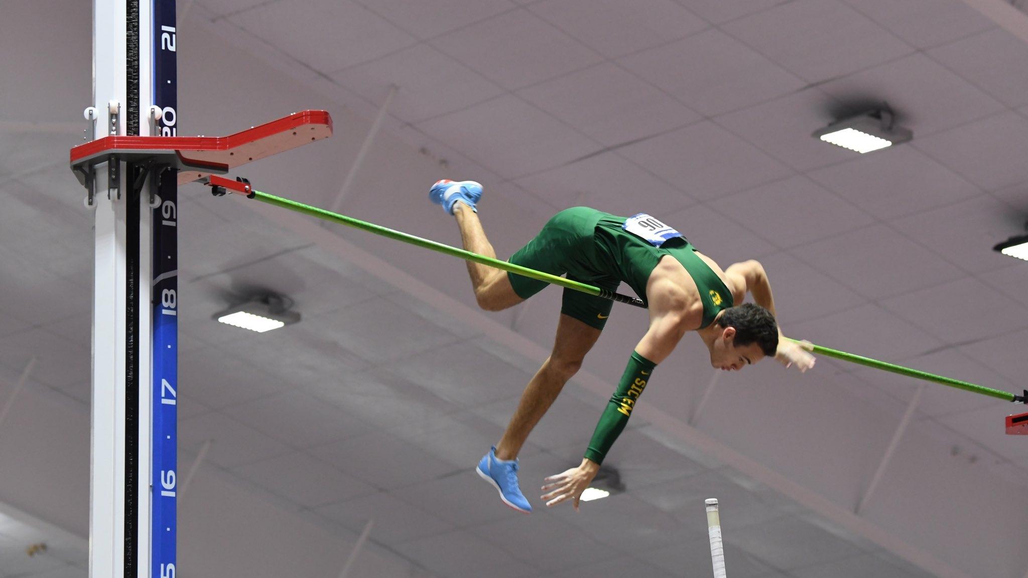 KC Lightfoot wins men's pole vault 