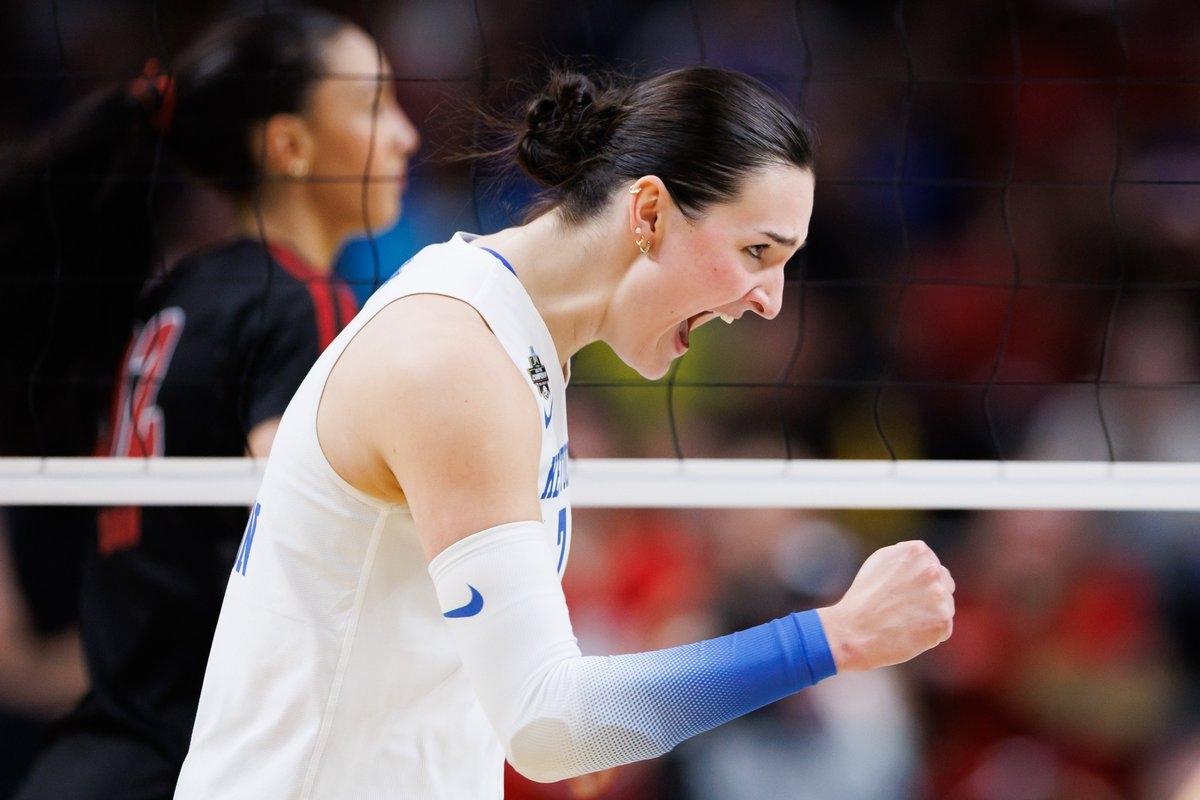 Eva Hudson plays for Kentucky